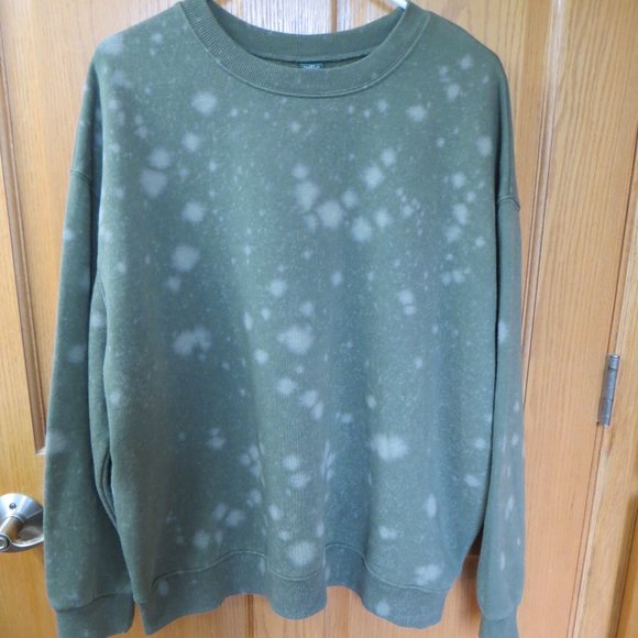 NWT Target Wild Fable Size Large SOFT Green Bleach Dye Sweatshirt